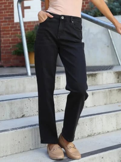 Mid Rise Cigarette Leg Jean Black Leoni