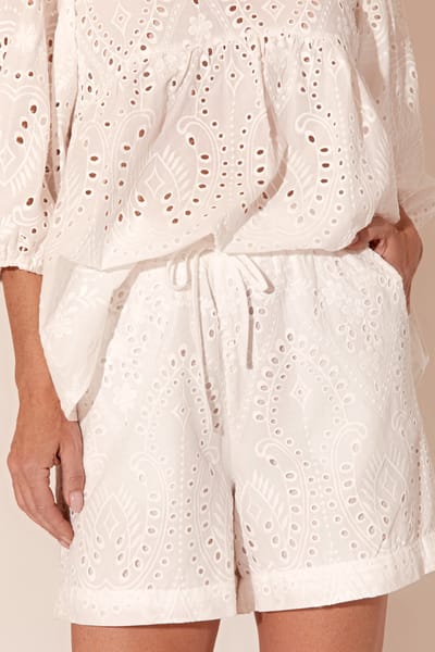 Relaxed Broderie Short White adorne