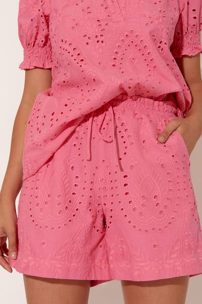 Relaxed Broderie Short Pink adorne