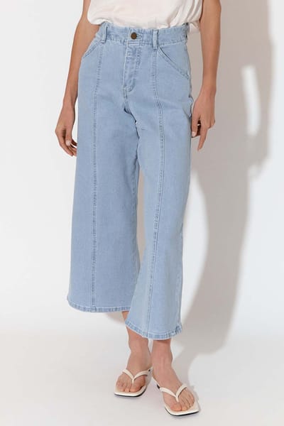 Stitch Detail Crop Jean Light Denim adorne