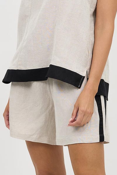 Contrast Detail Short Beige Worthier