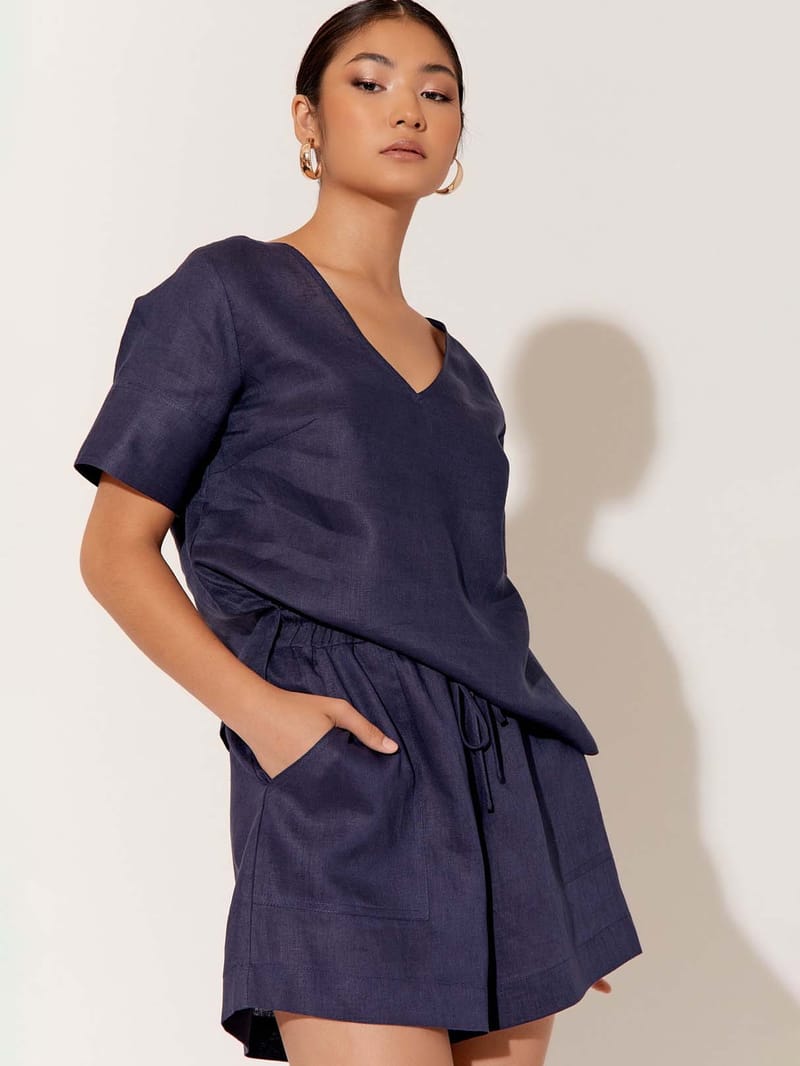 Pocketed Linen Short Navy adorne