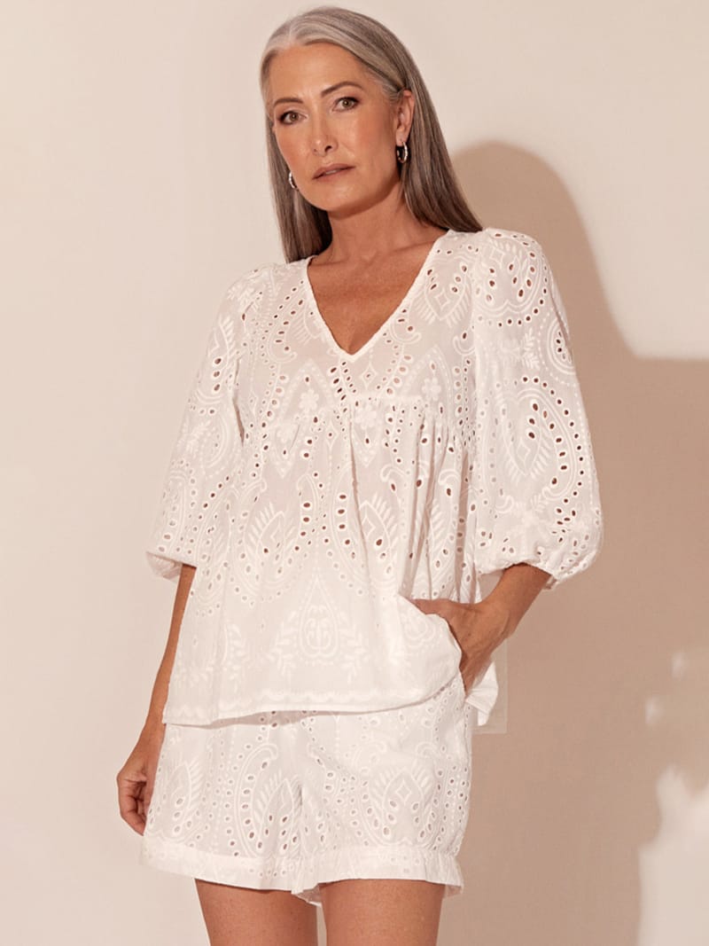 Relaxed Broderie Short White adorne