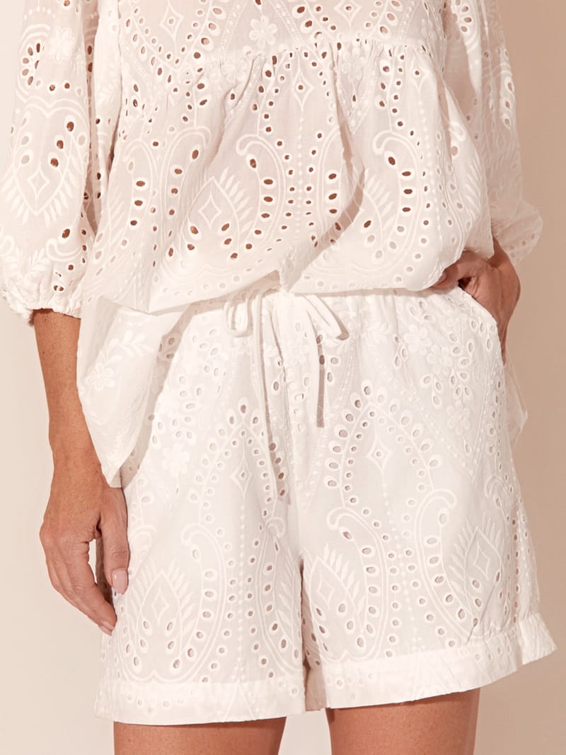 Relaxed Broderie Short White adorne