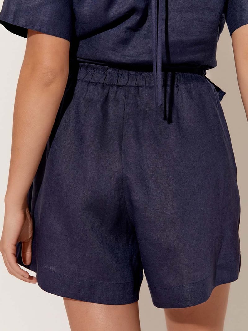 Pocketed Linen Short Navy adorne