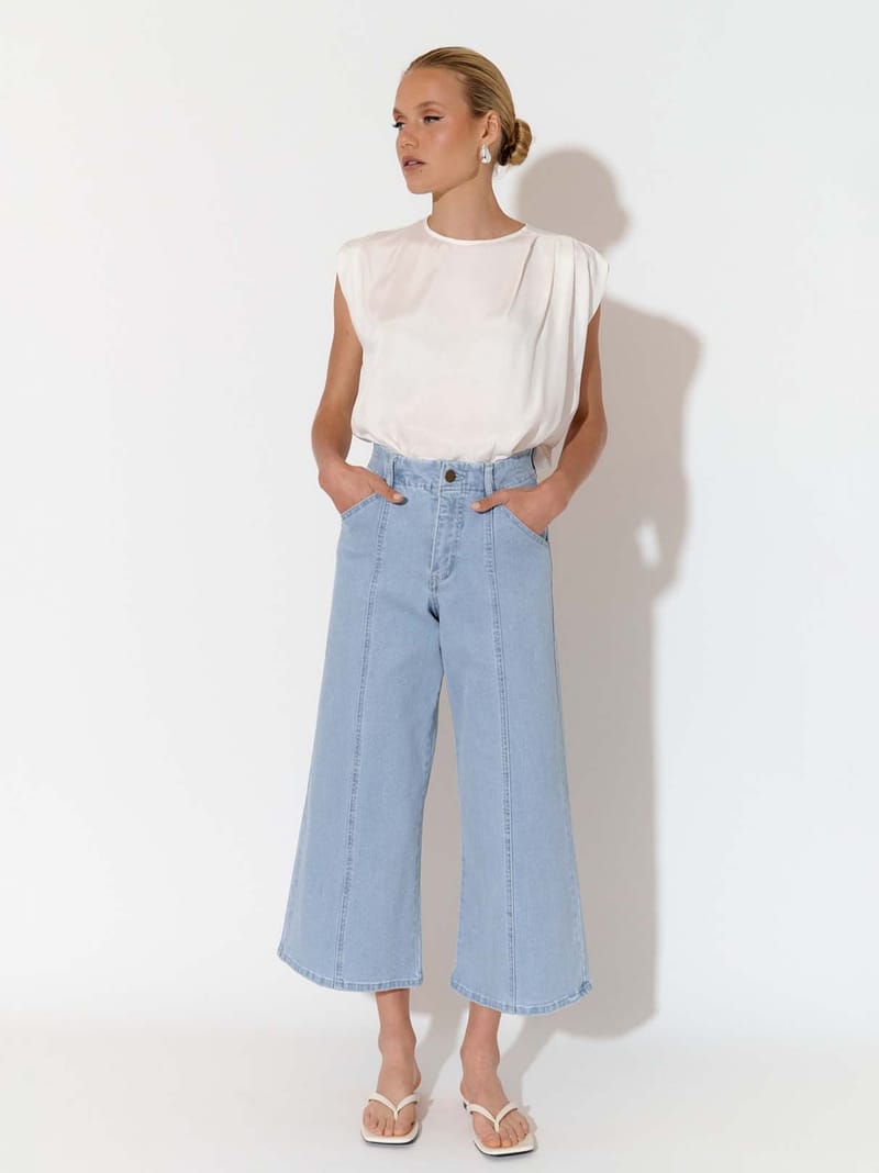 Stitch Detail Crop Jean Light Denim adorne