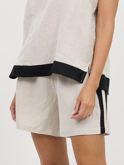 Contrast Detail Short Beige Worthier