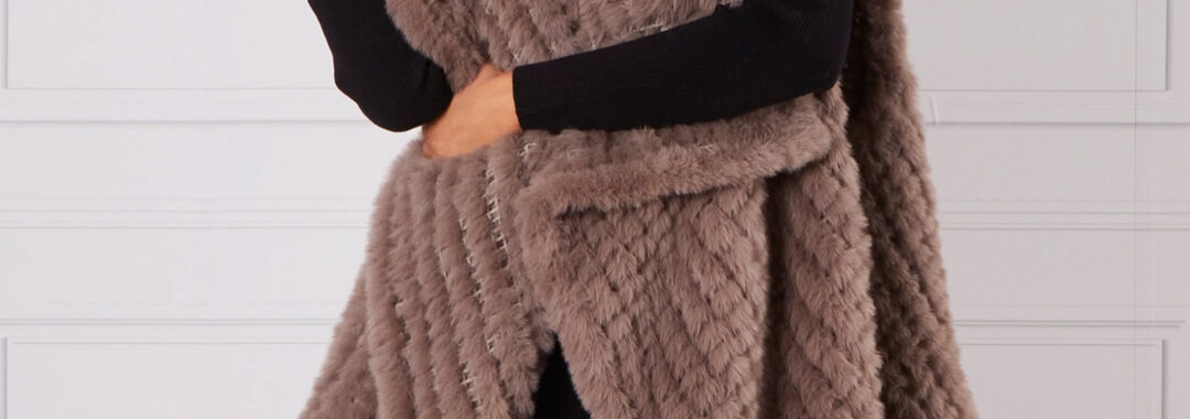 Oversized Faux Fur Cape Clay Leoni