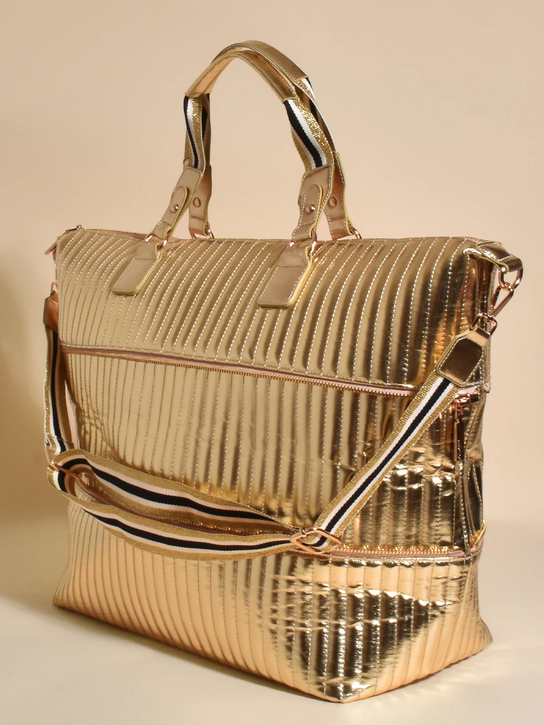 Gold on sale quilted bag