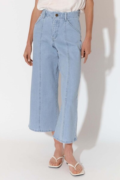 Stitch Detail Crop Jean Light Denim adorne