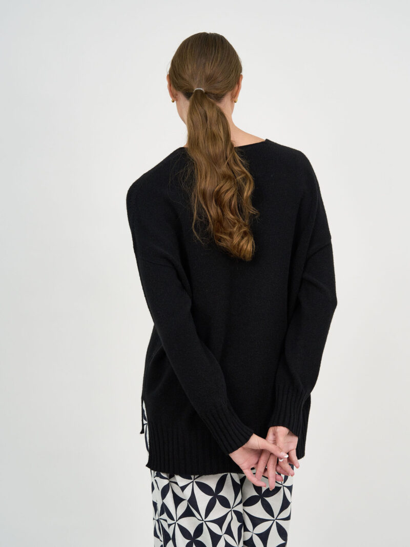 Vee Neck Ribbed Knit Black La Strada